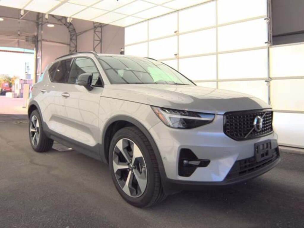Certified 2025 Volvo XC40 B5 Plus Dark Theme SUV