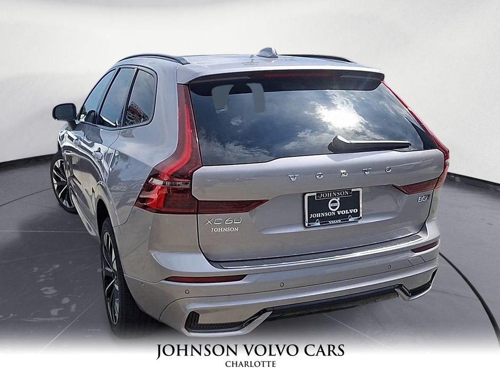 2026 Volvo XC60 B5 Plus photo 2