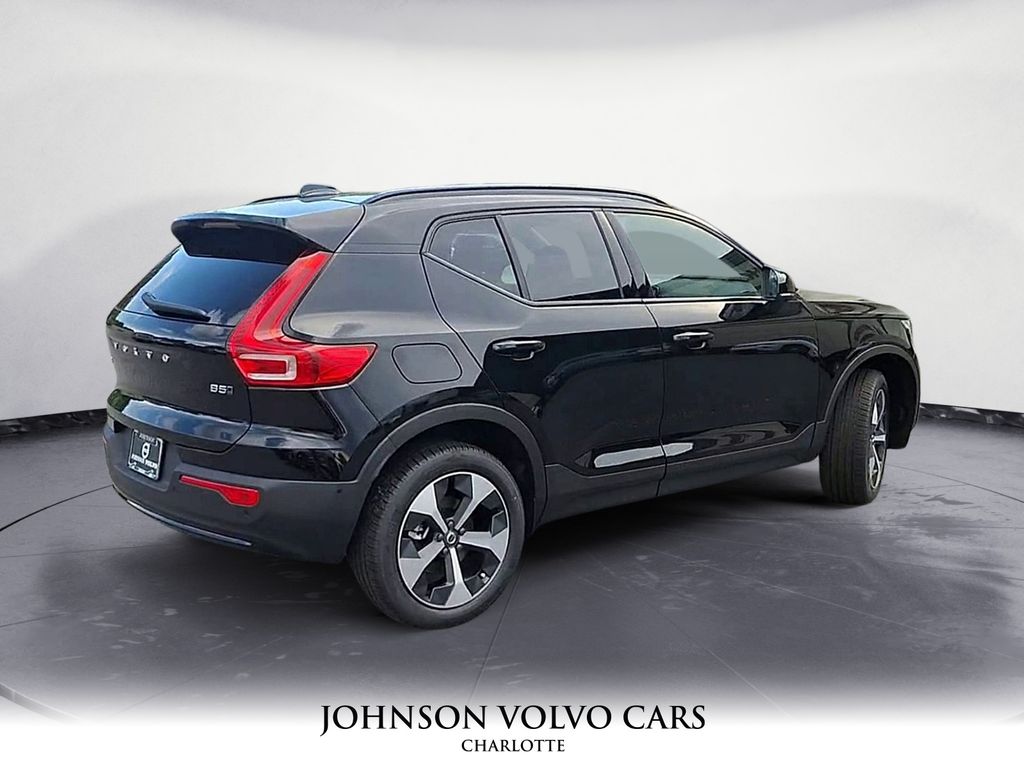 2026 Volvo XC40 Plus photo 2