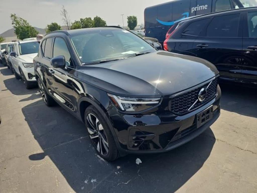 Certified 2025 Volvo XC40 B5 Plus Dark Theme SUV