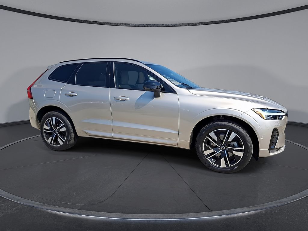 2026 Volvo XC60 Plus - Photo 6