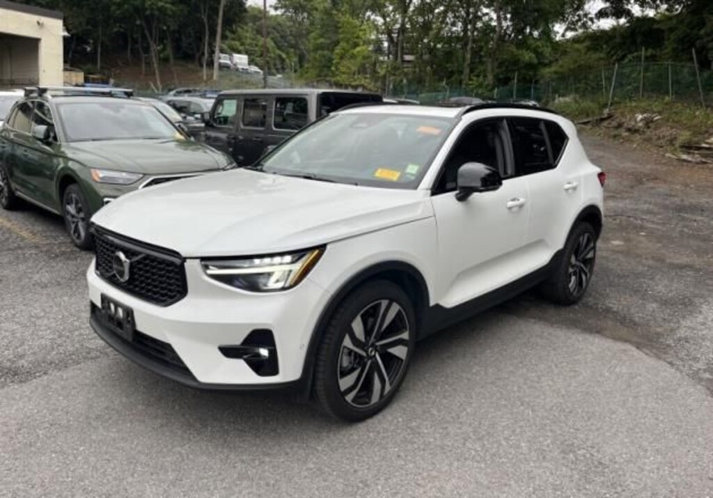 Used 2024 Volvo XC40 B5 Plus Dark SUV