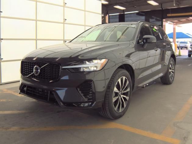 2025 Volvo XC60 B5 Plus photo 3