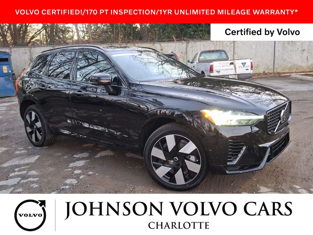 2025 Volvo XC60 Plus's photo