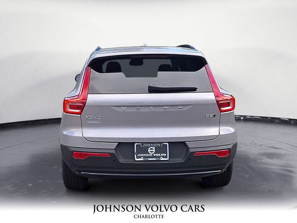 2026 Volvo XC40 Plus photo 2