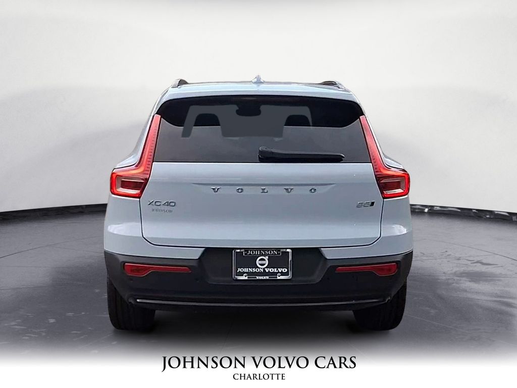 2026 Volvo XC40 Plus photo 3
