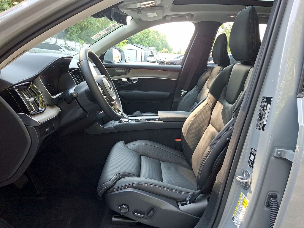 2026 Volvo XC90 Ultra - Photo 14