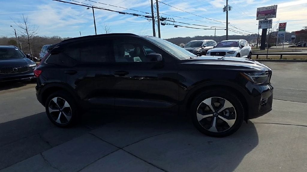 2026 Volvo XC40 Plus - Photo 6