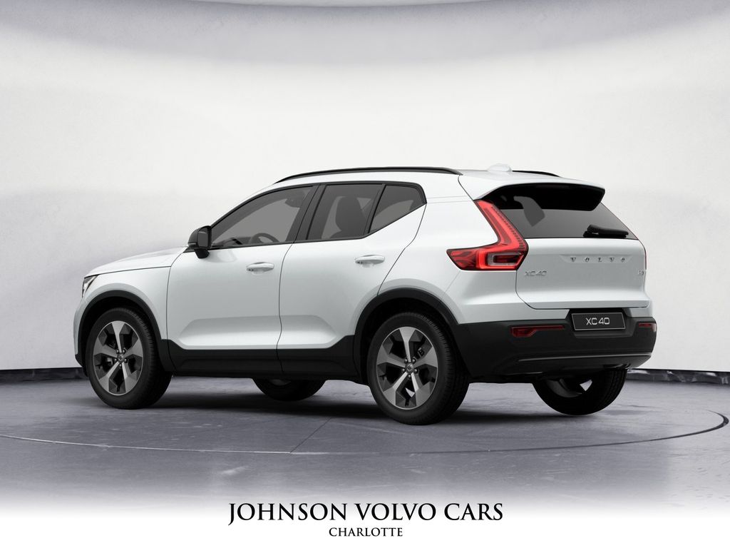 2026 Volvo XC40 Plus photo 4