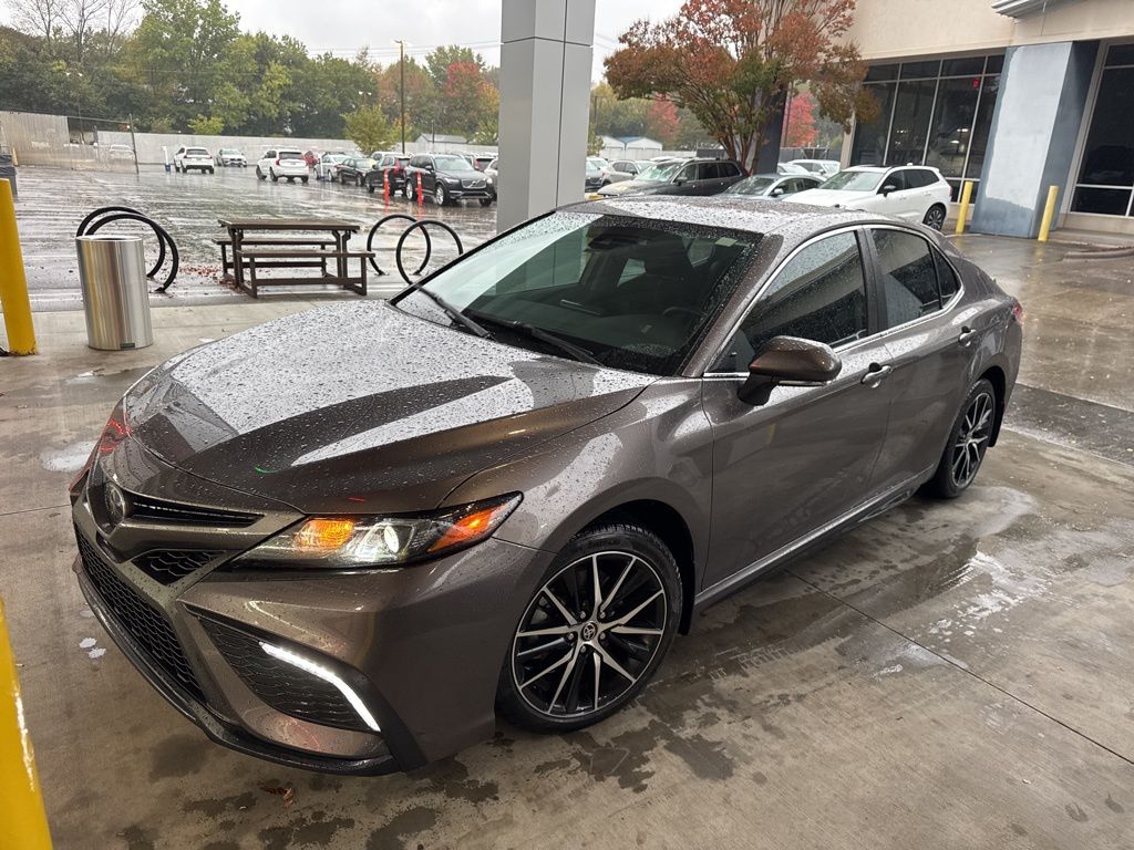 2022 Toyota Camry SE photo 3