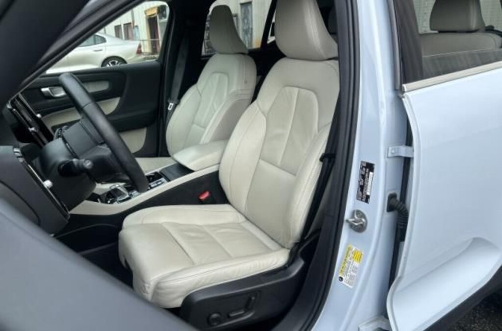 Used 2024 Volvo XC40 B5 Plus Bright SUV