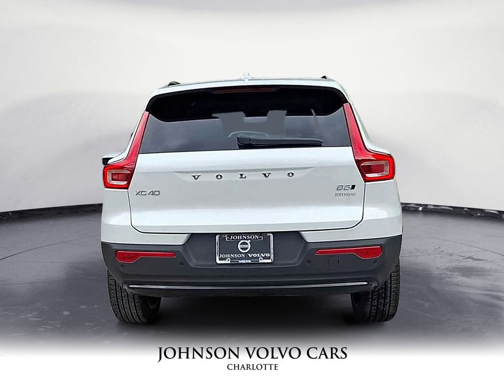 2026 Volvo XC40 photo 3