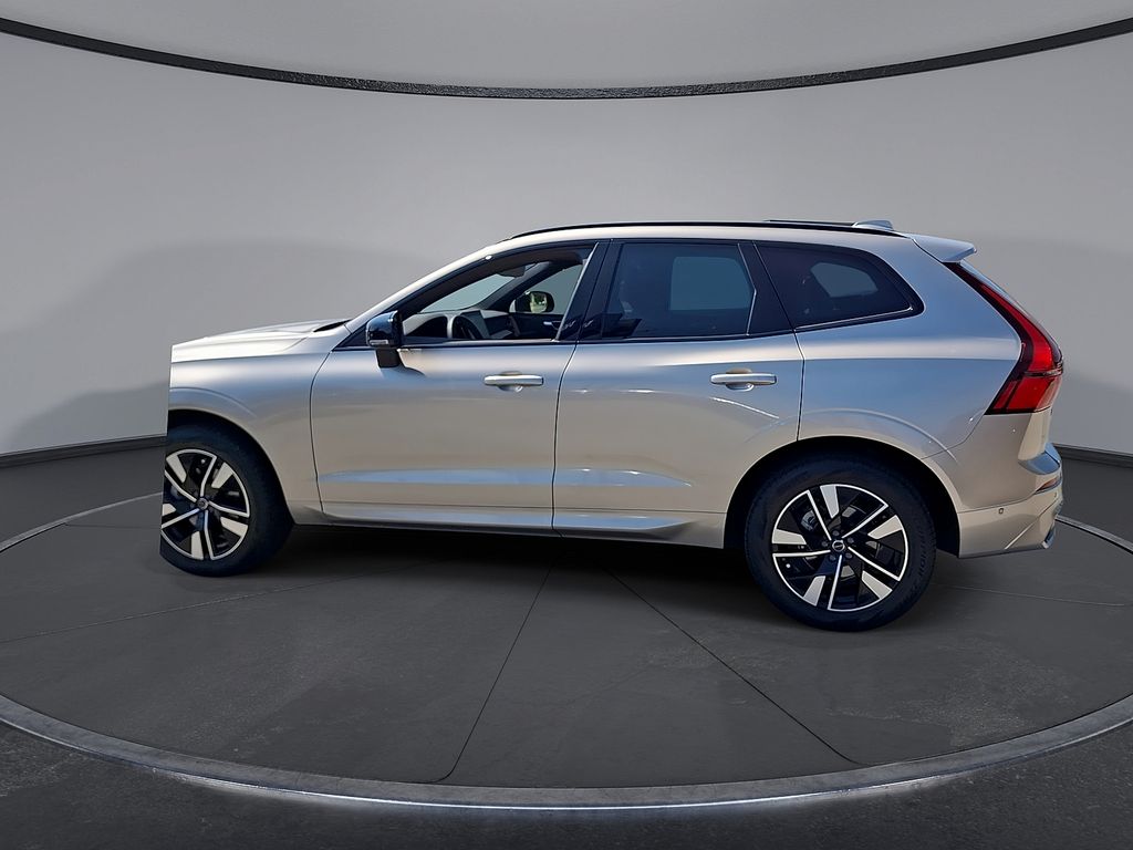 2026 Volvo XC60 Plus - Photo 2