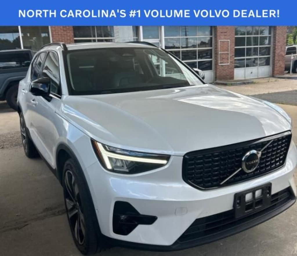 Used 2024 Volvo XC40 B5 Plus Dark SUV