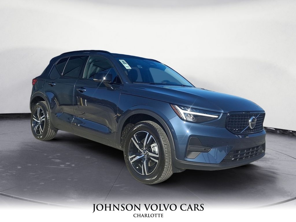 New 2026 Volvo XC40 B4 Core SUV