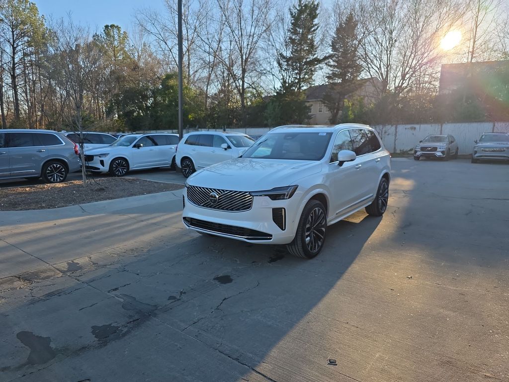 2026 Volvo XC90 Plus's photo