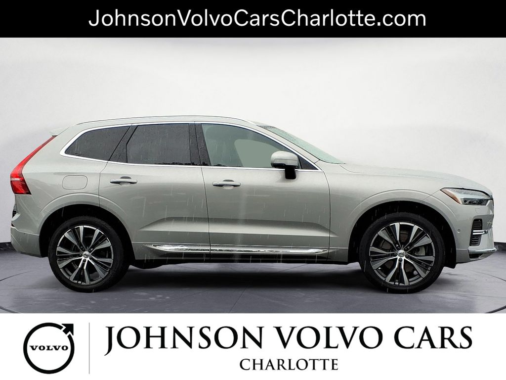 2022 Volvo XC60 Recharge Hybrid T8 Inscription Expression photo 2