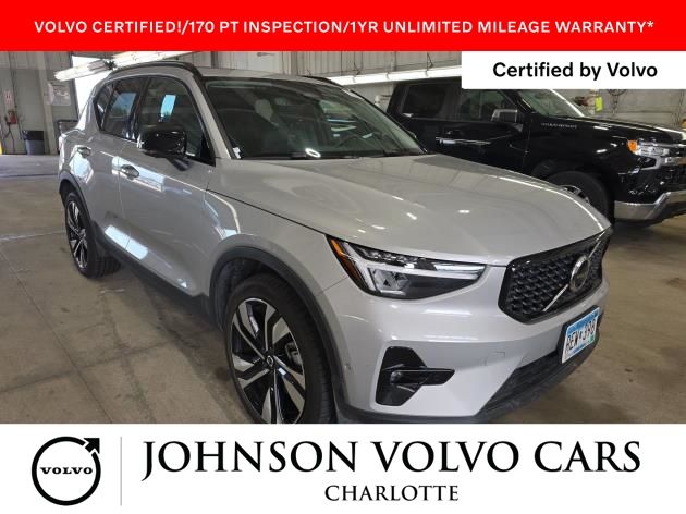 2025 Volvo XC40 B5 Plus Dark AWD's photo