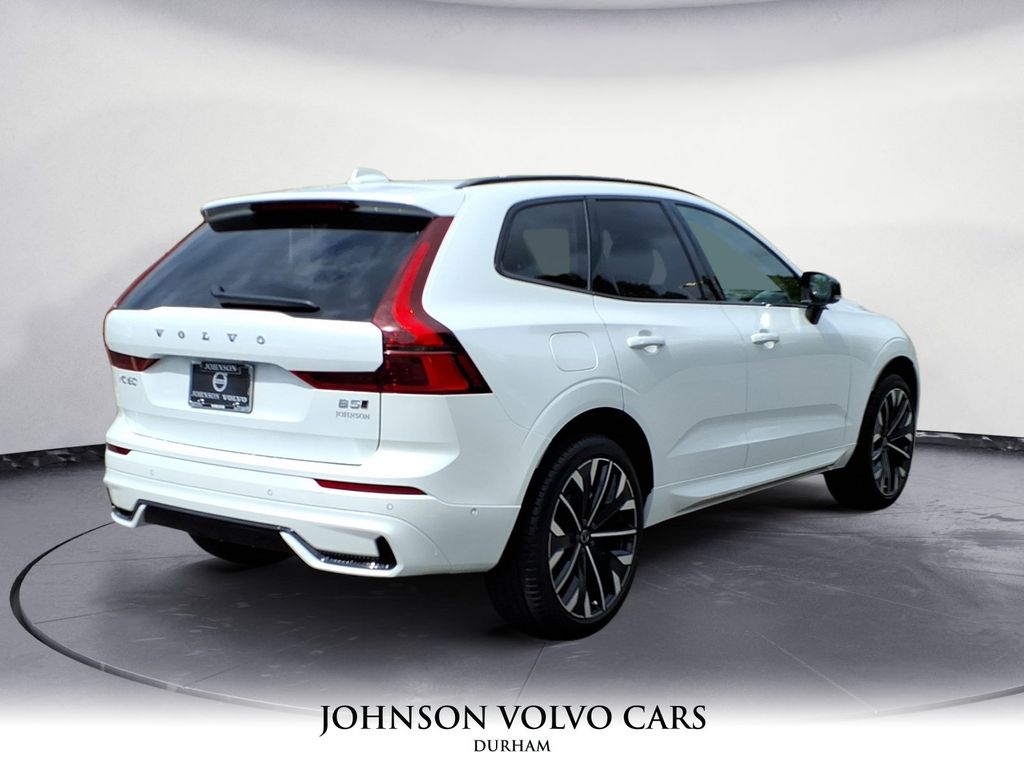 2026 Volvo XC60 B5 photo 3
