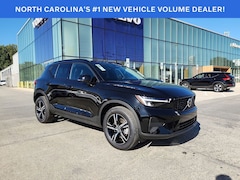 2026 Volvo XC40 B5 Core SUV