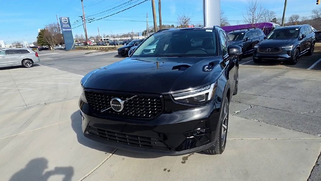 2026 Volvo XC40 Plus - Photo 8