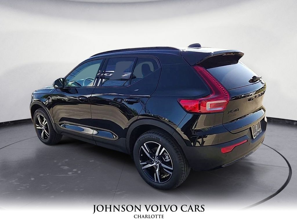 New 2026 Volvo XC40 B5 Core SUV