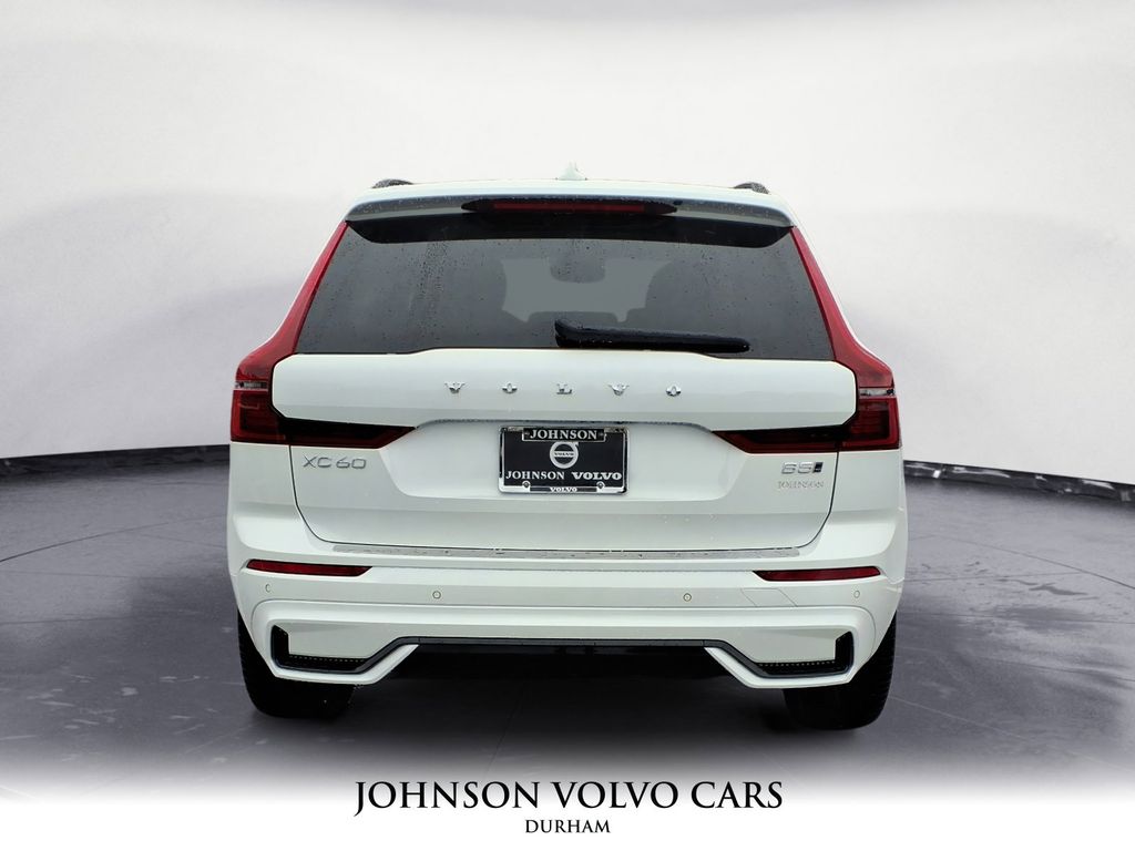 2026 Volvo XC60 B5 photo 4