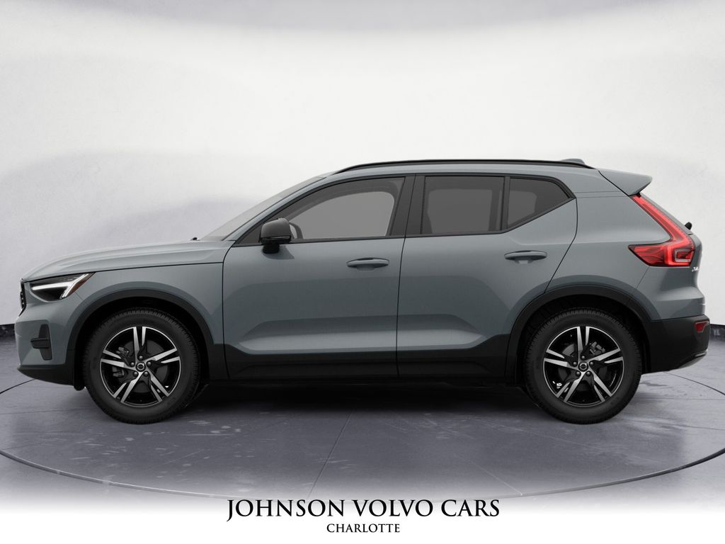 2026 Volvo XC40 Core photo 3