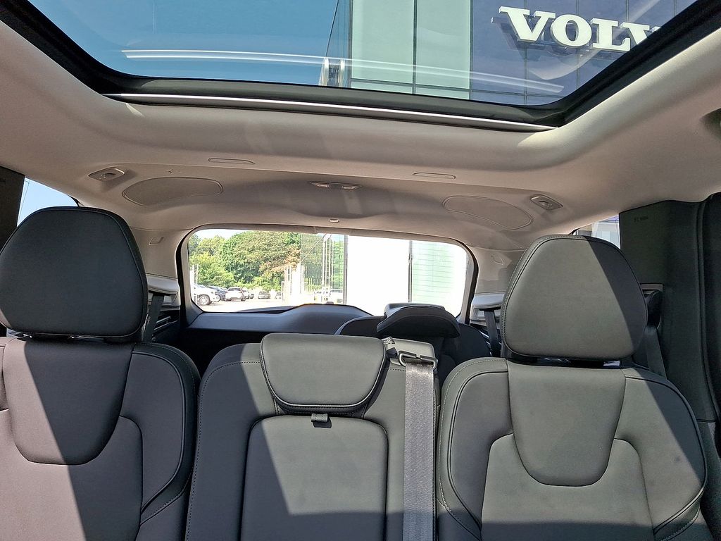2026 Volvo XC90 Plus - Photo 13