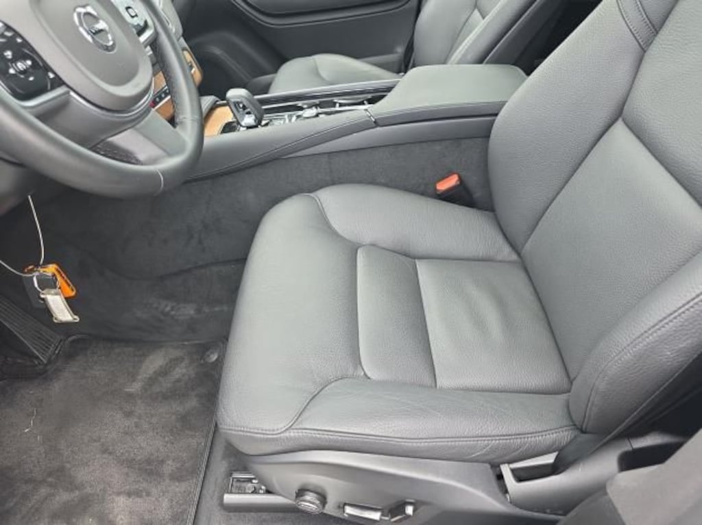 Certified 2025 Volvo XC90 B6 Plus 7-Seater SUV