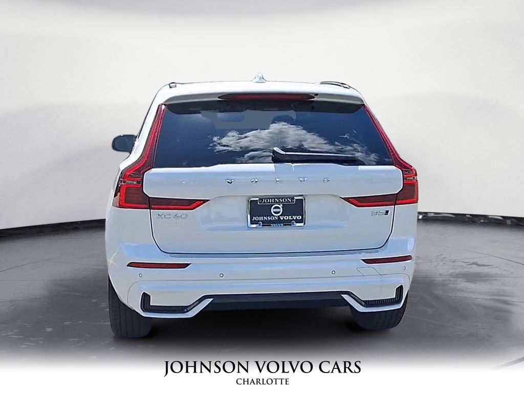 2026 Volvo XC60 B5 Core photo 3