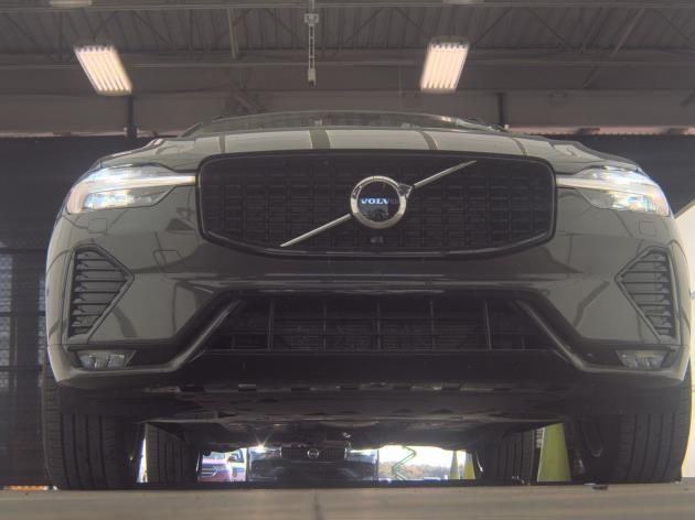 2025 Volvo XC60 B5 Plus photo 2