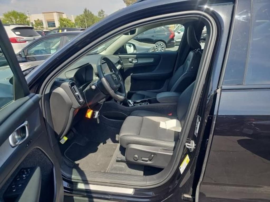 Certified 2025 Volvo XC40 B5 Plus Dark Theme SUV