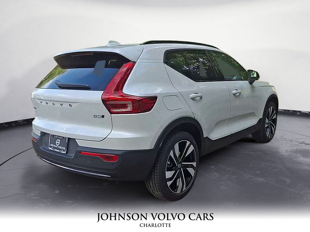 2026 Volvo XC40 photo 4