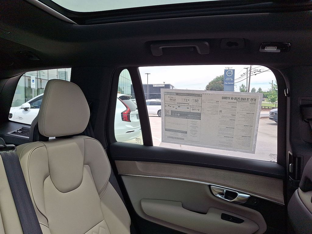 2026 Volvo XC90 Plus - Photo 14
