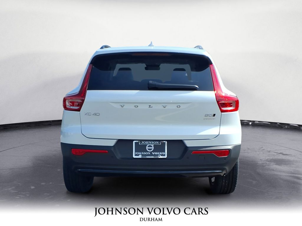 2026 Volvo XC40 Plus photo 4