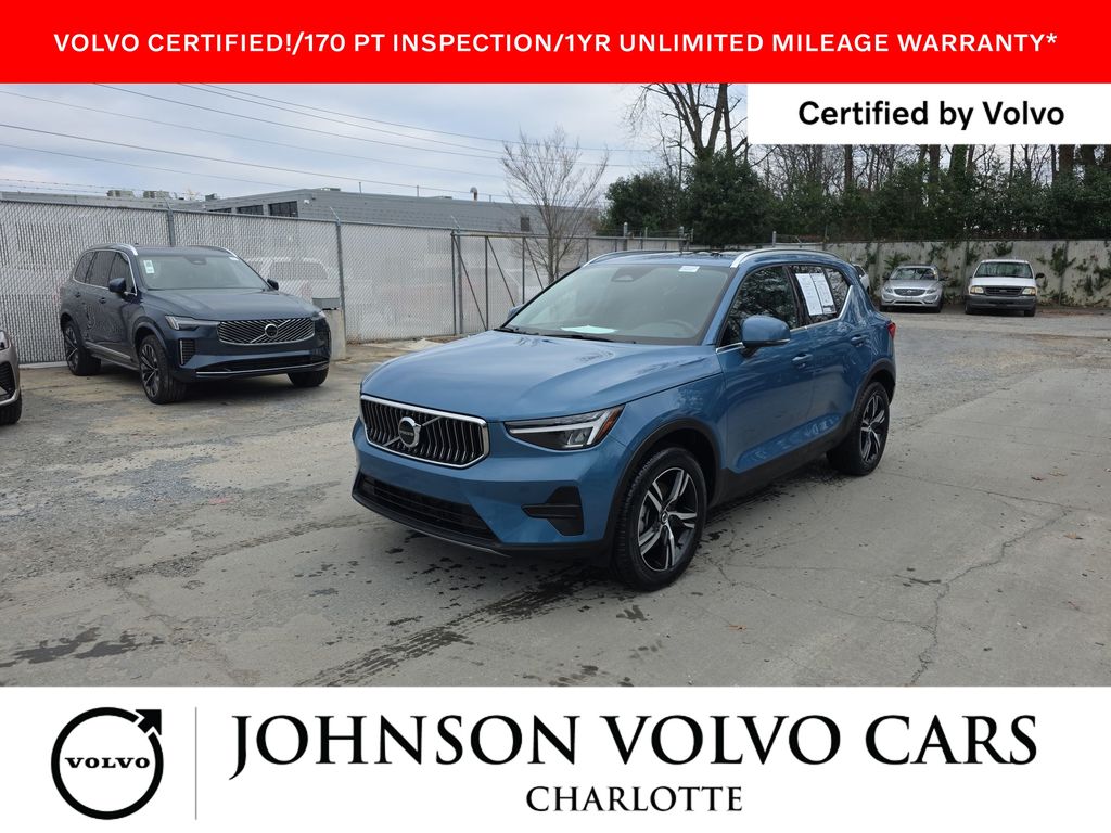 2025 Volvo XC40 Core's photo