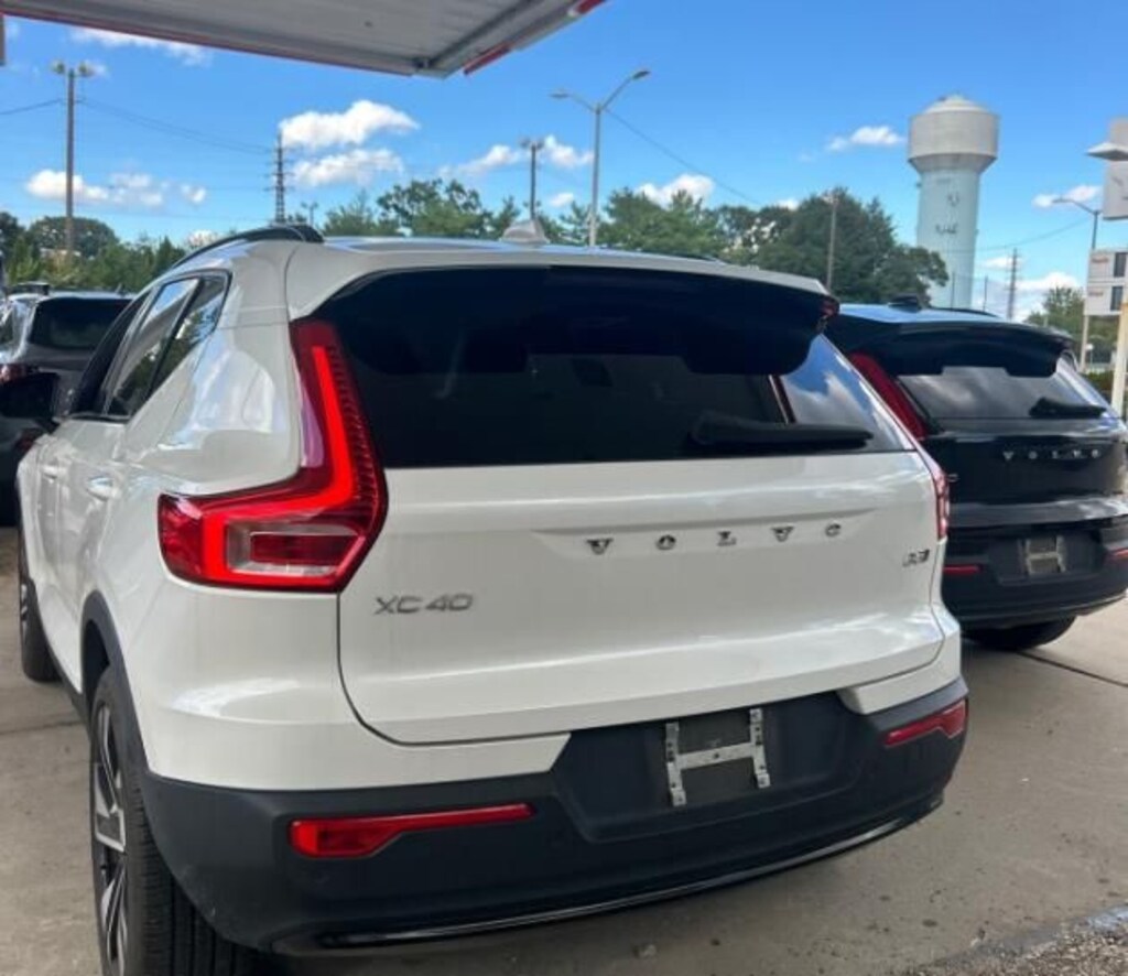 Used 2024 Volvo XC40 B5 Plus Dark SUV