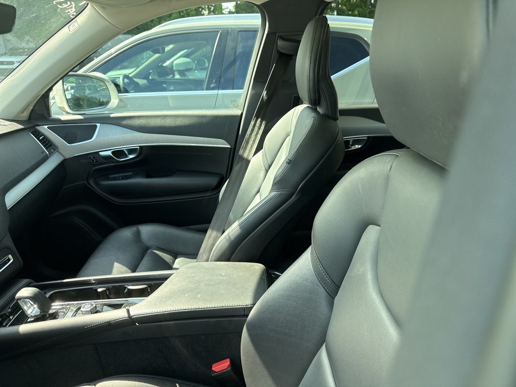2023 Volvo XC90 B5 Core photo 3