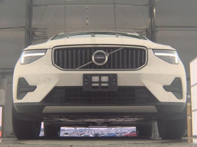 2025 Volvo XC40 Plus photo 4