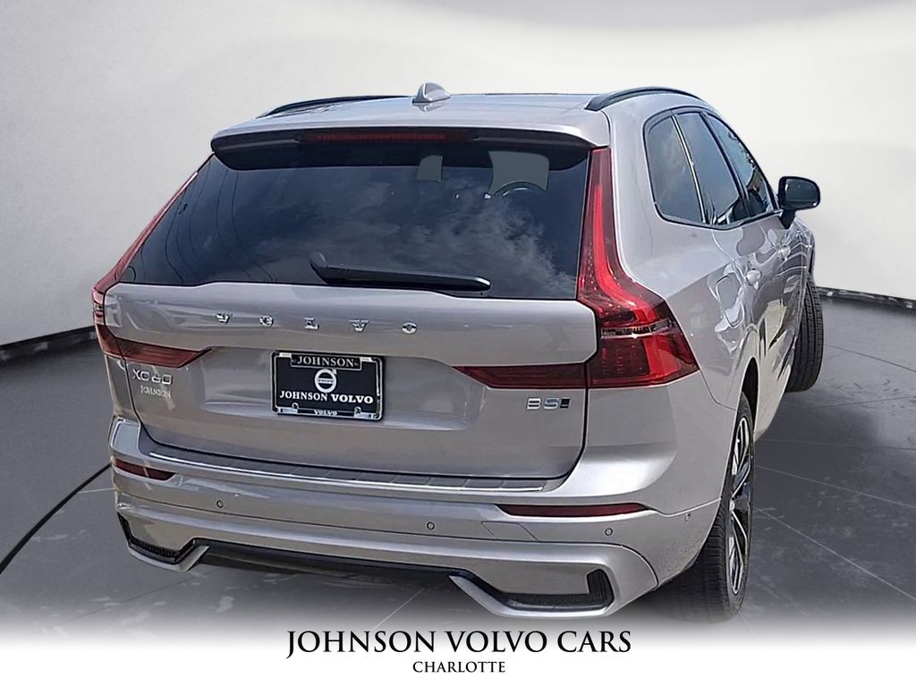 2026 Volvo XC60 B5 Plus photo 3