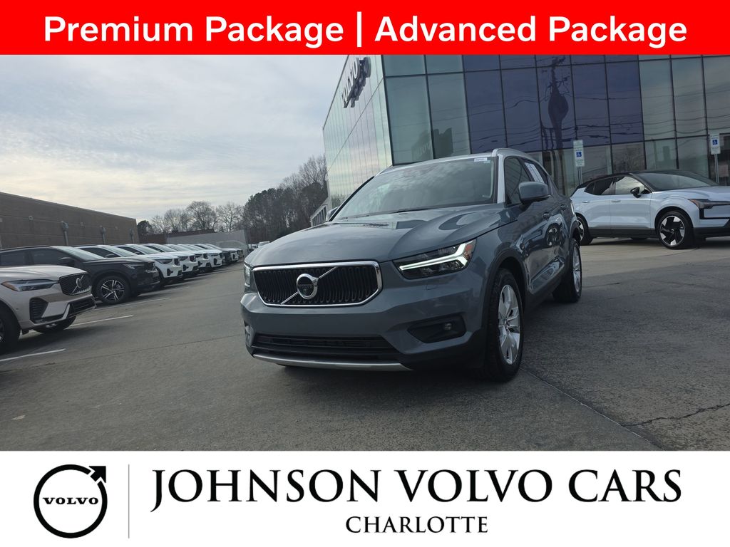 2020 Volvo XC40 Momentum's photo