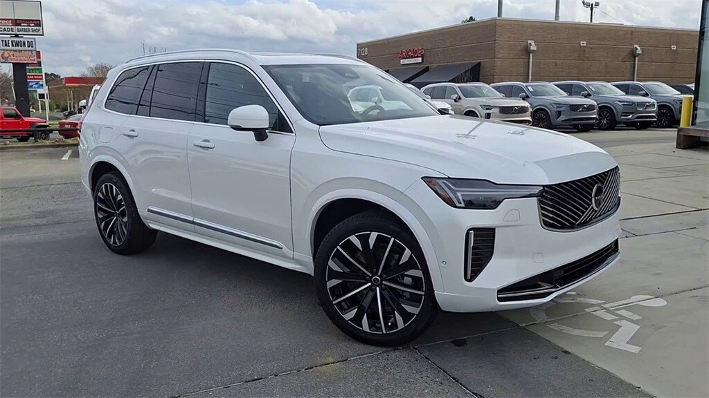 2025 Volvo XC90 Plus photo 2
