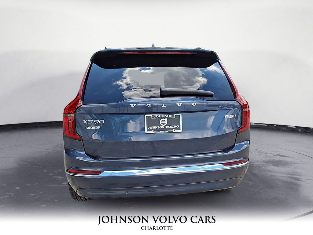 2026 Volvo XC90 B5 Core photo 3