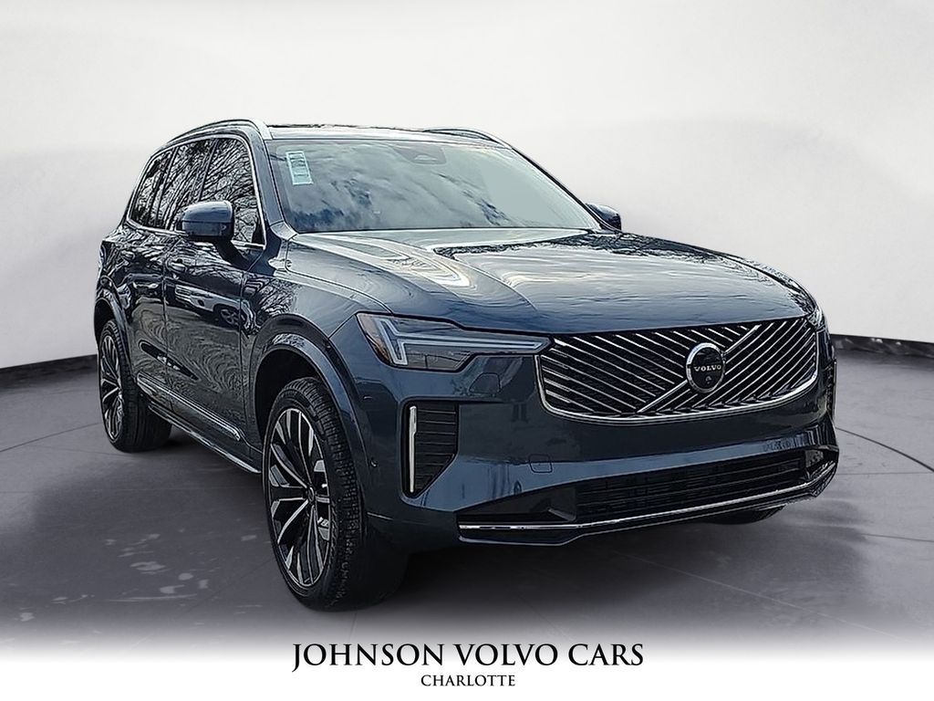2026 Volvo XC90 Plus's photo