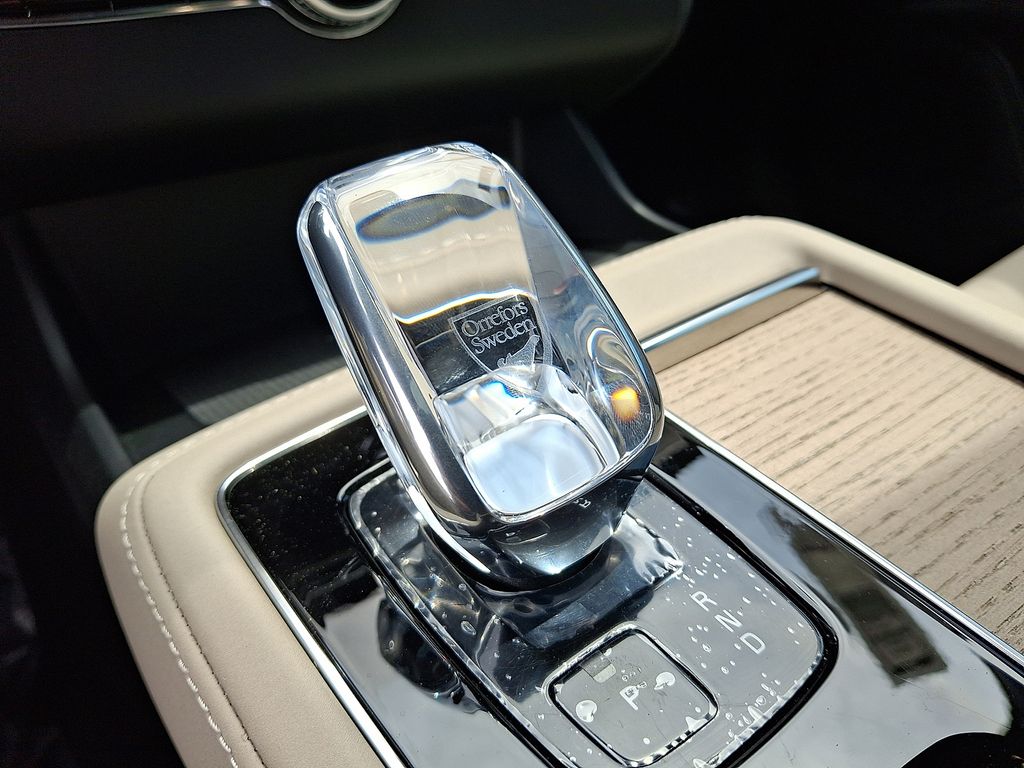 2026 Volvo XC90 Plus - Photo 21
