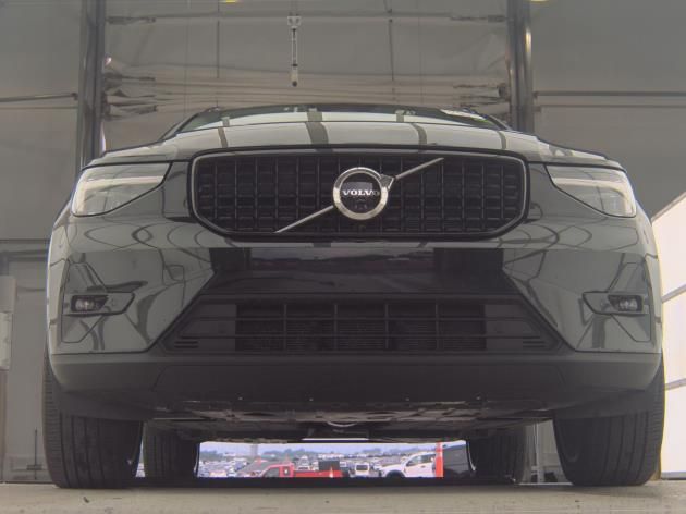 2025 Volvo XC40 Plus photo 2