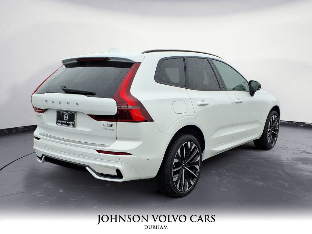 2026 Volvo XC60 B5 photo 3