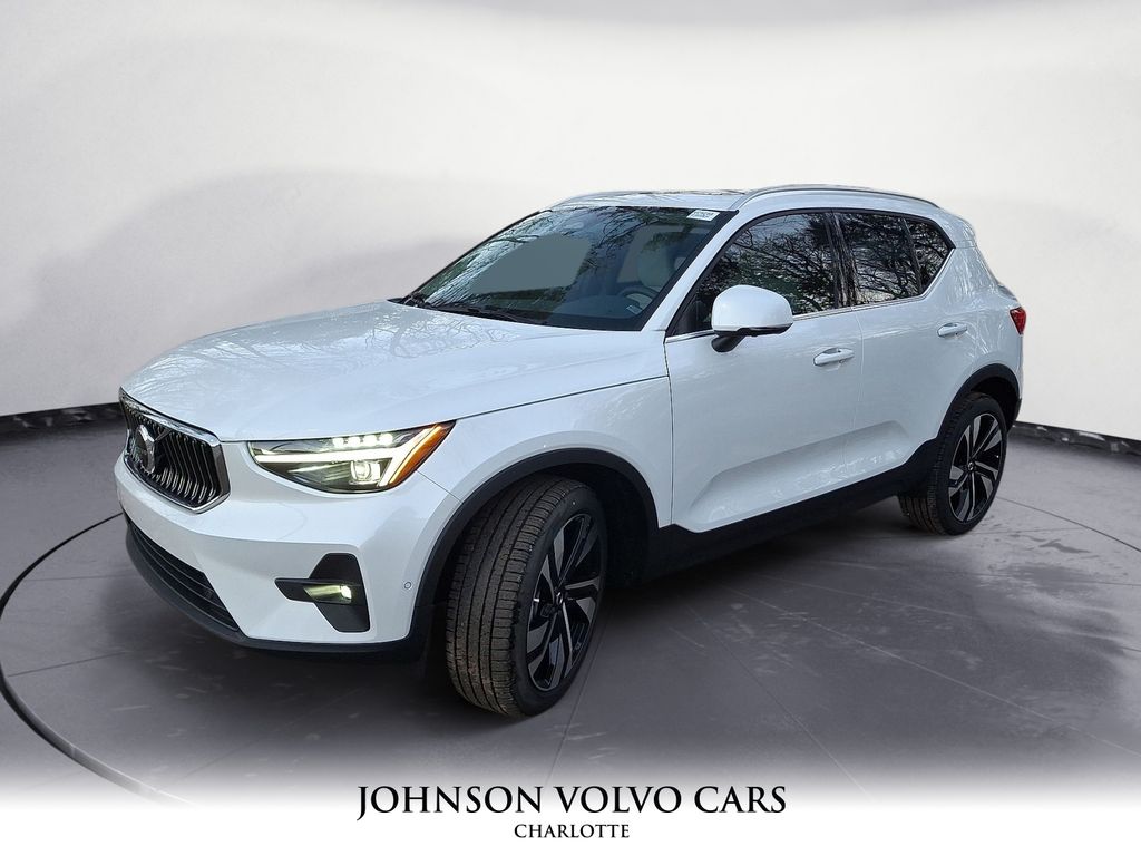 2025 Volvo XC40 photo 2