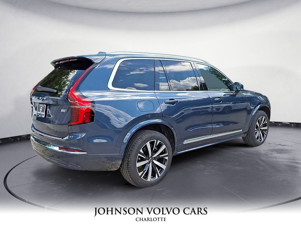 2026 Volvo XC90 B5 Core photo 4